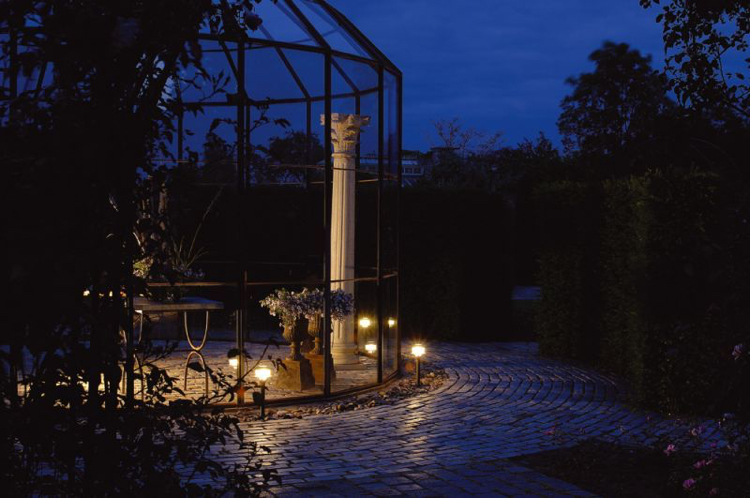 luminaires d’extérieur -balises-solaires-abri-jardin-verre