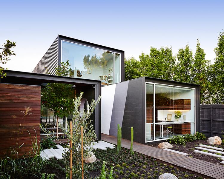maison conteneur de design-moderne-design-moderne-jardin-rocaille-allée-bois