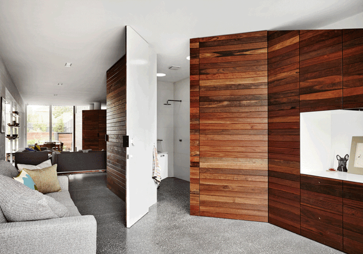 maison-conteneur-design-moderne-lambris-mural-bois-foncé-salle-bain-blanche