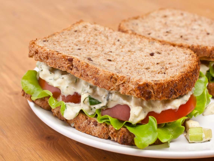 mayonnaise vegan -trempette-sauce-sandwiches-légumes-frais