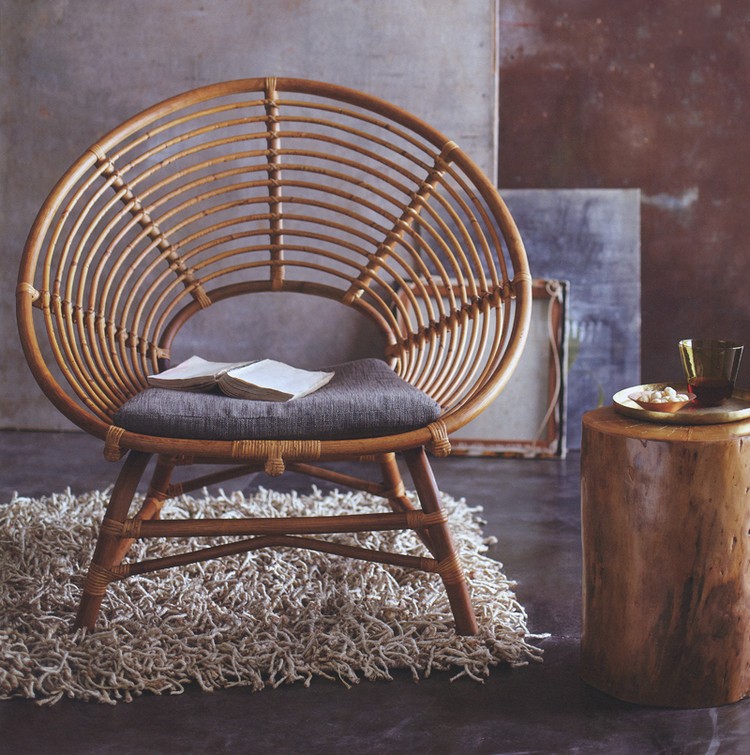 meubles-rotin-chaise-design-galette-gris-table-bois