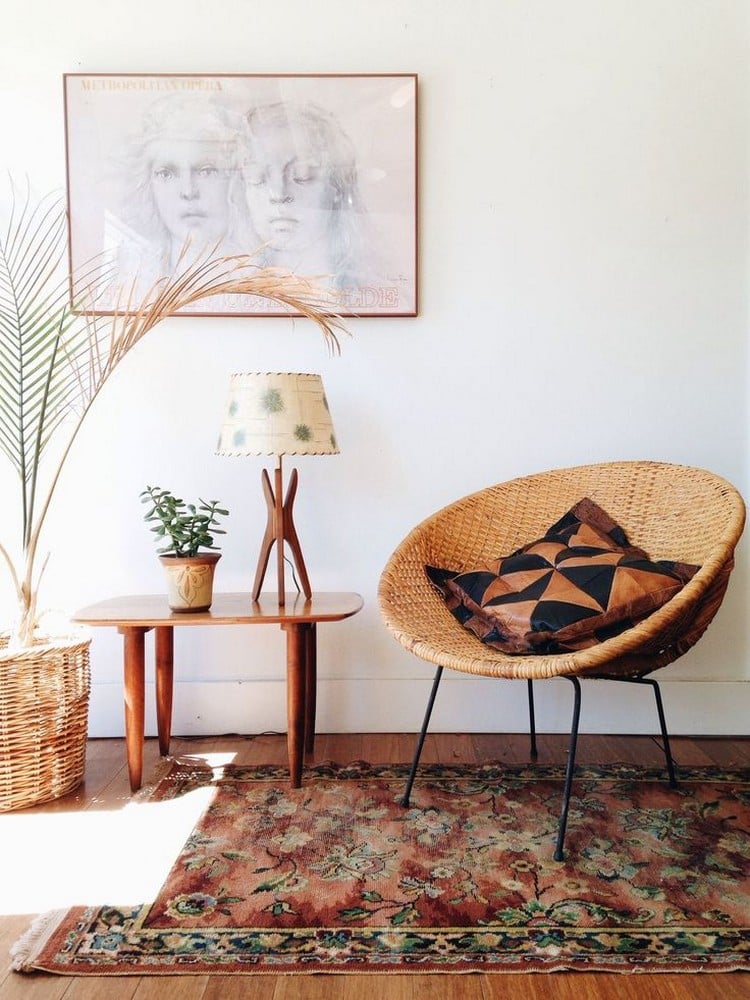 meubles-rotin-chaise-design-tapis-multicolore-motifs-cadre-déco