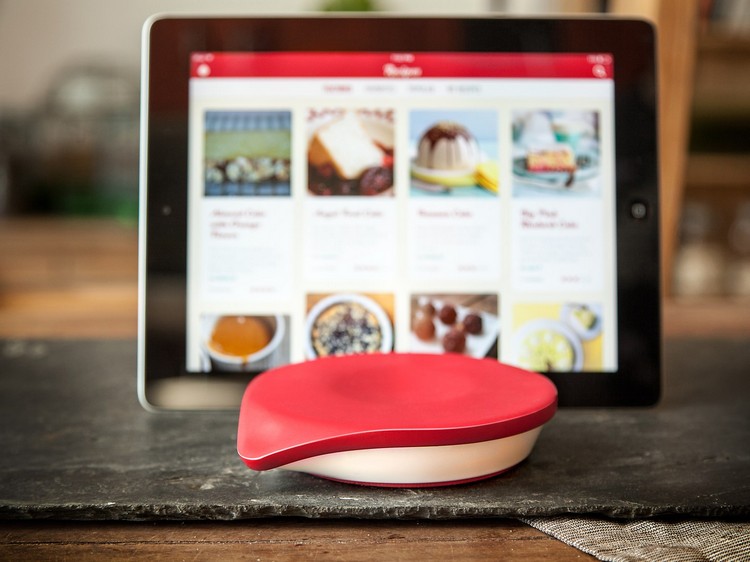objet-connecté-cuisine-gadget-utile-balance-ménagère-smart-application-ipad