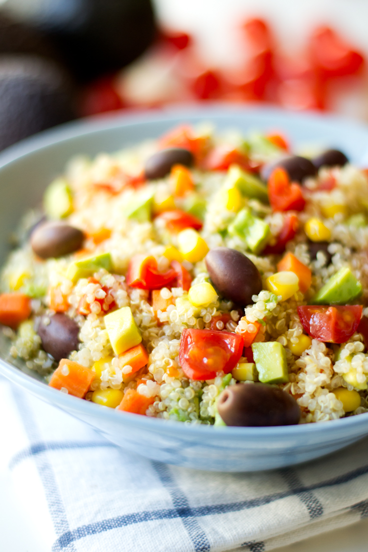 recette-vegan-facile-salade-quinoa-légumes-olives