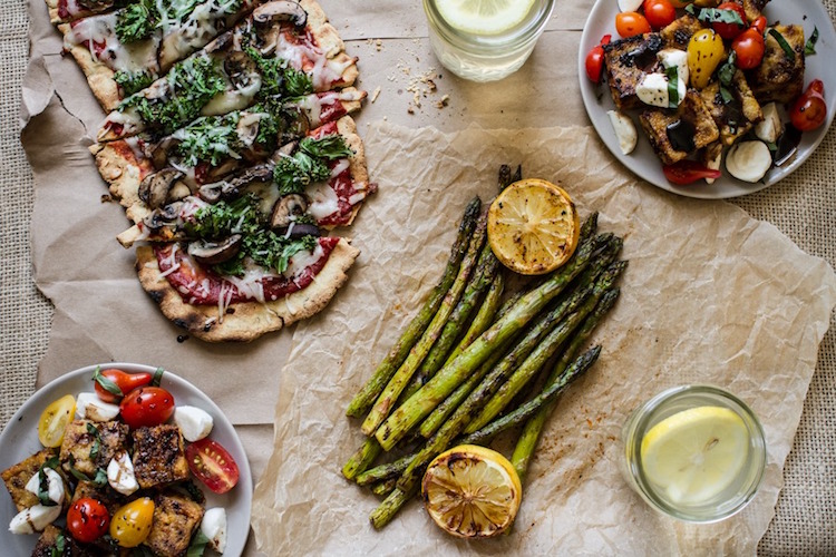 recette-vegan-sans-gluten-pizza-délicieuse-asperges-champignons