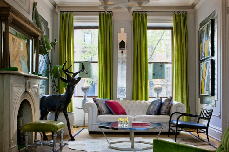 rideaux-salon-2016-verts-anneaux-canapé-Chesterfield-cuir-blanc-sculpture-cerf