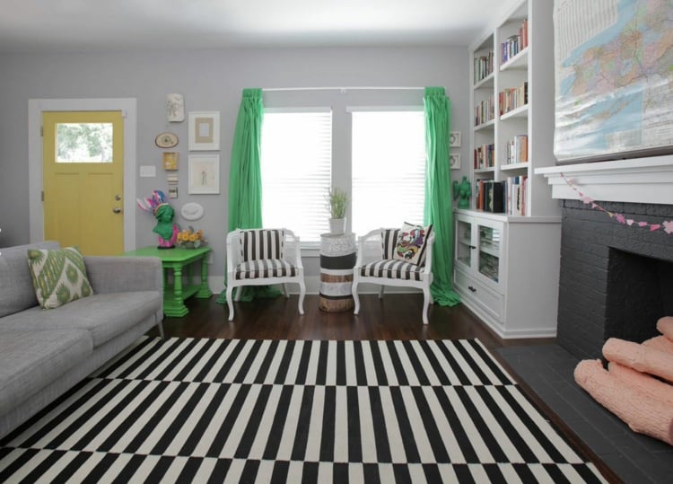 rideaux salon tendance 2016 vert-vif-tringle-applique-tapis-fauteuils-noir-blanc