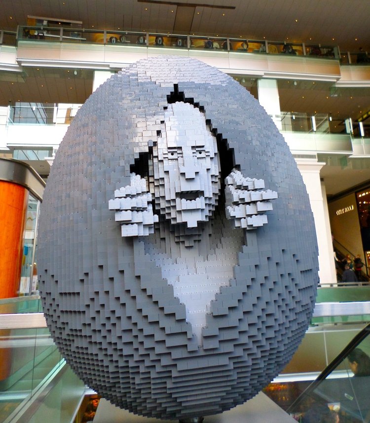 sculpture-Lego-Fabergé-The-Big-Egg-Hunt-installation-New-York