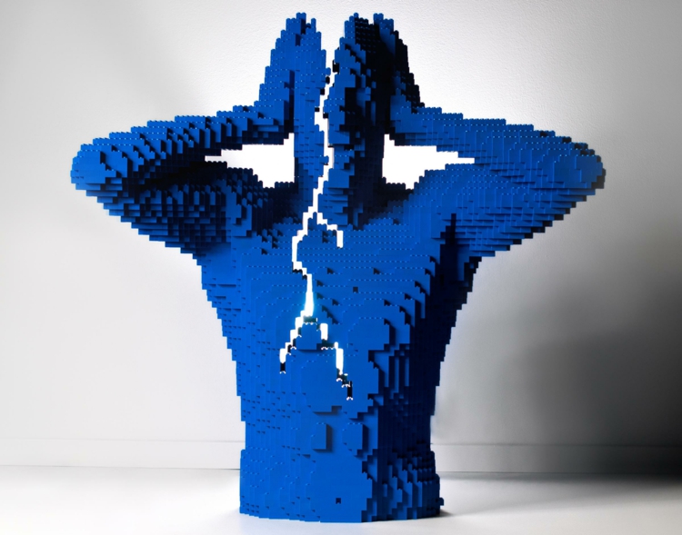 sculpture-Lego-Nathan-Sawaya-Cracked-collection-Métamorphose