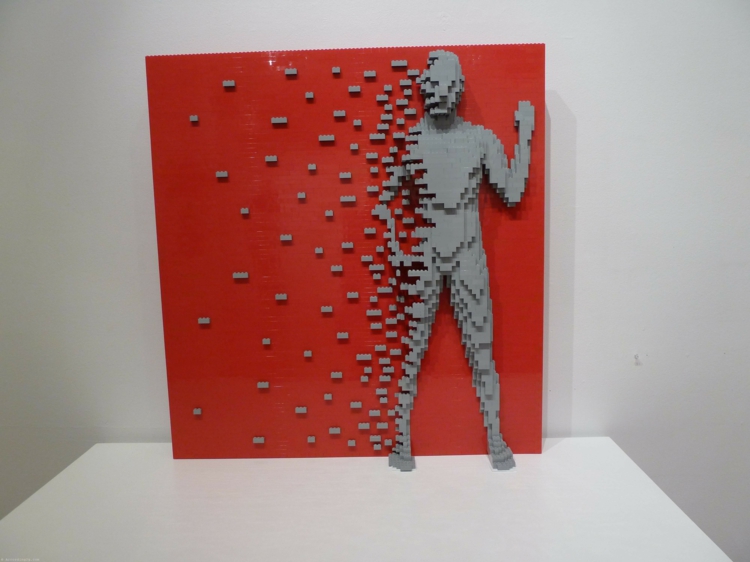sculpture-Lego-Nathan-Sawaya-Disintegration-collection-Métamorphose
