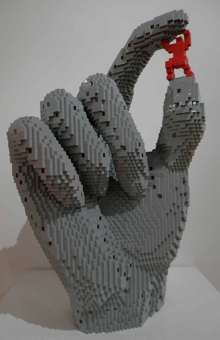 sculpture-Lego-Nathan-Sawaya-Le-petit-homme-contemporain