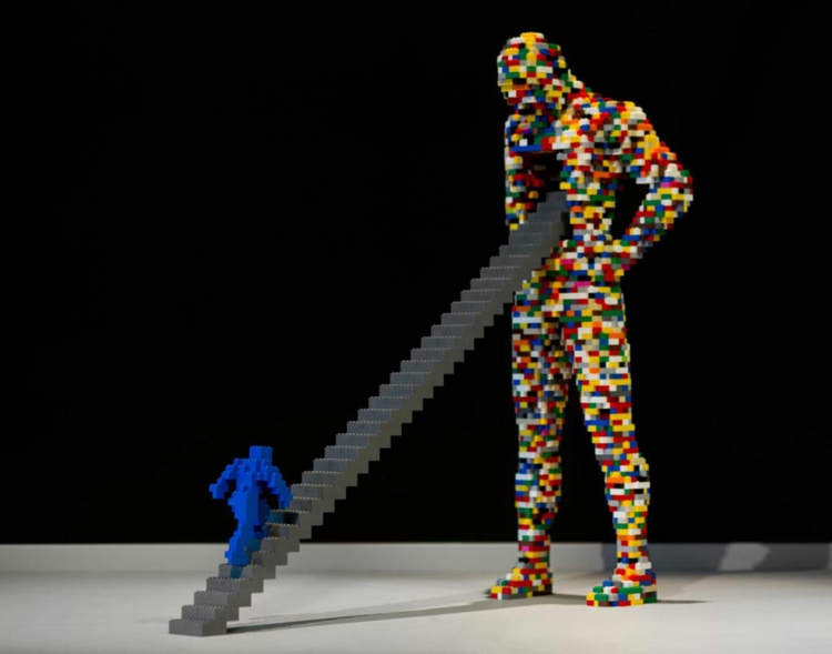 sculpture-Lego-Nathan-Sawaya-Stairway-collection-Métamorphose