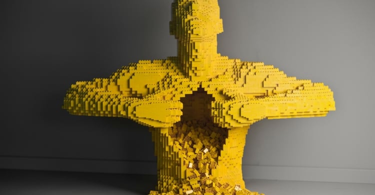 sculpture-Lego-Nathan-Sawaya-Yellow-collection-Human-Condition
