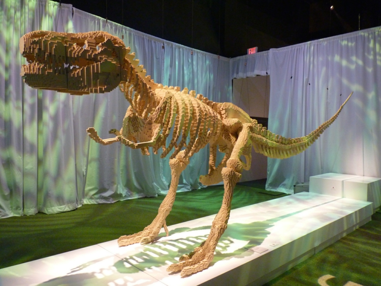 sculpture-Lego-Nathan-Sawaya-squelette-Tyrannosaure-taille-réelle