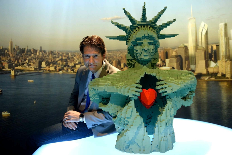 sculpture-Lego-Nathan-Sawaya-statue-Liberté-New-York