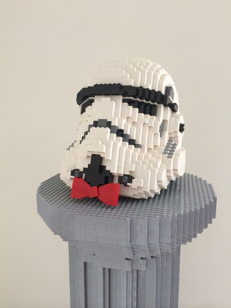 sculpture-Lego-Soldier-On-Pedestal-Stormtrooper-papilon-rouge-Pop!