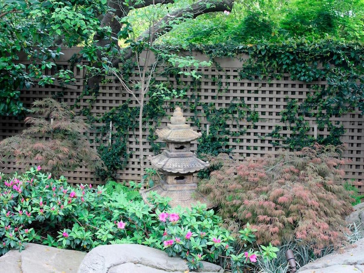statue-jardin-zen-tour-pagoda-symbole-architecture-orientale