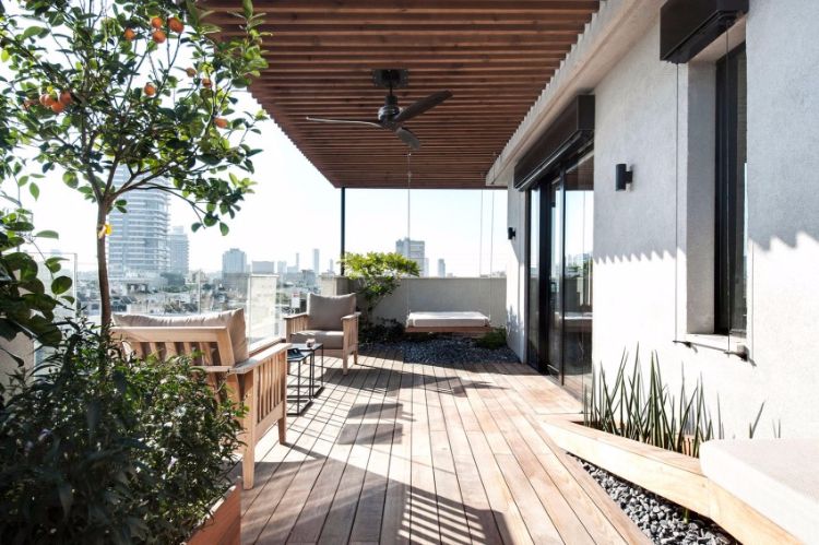 terrasse-duplexe-Tel-Aviv-sol-plafond-habillés-bois-massif