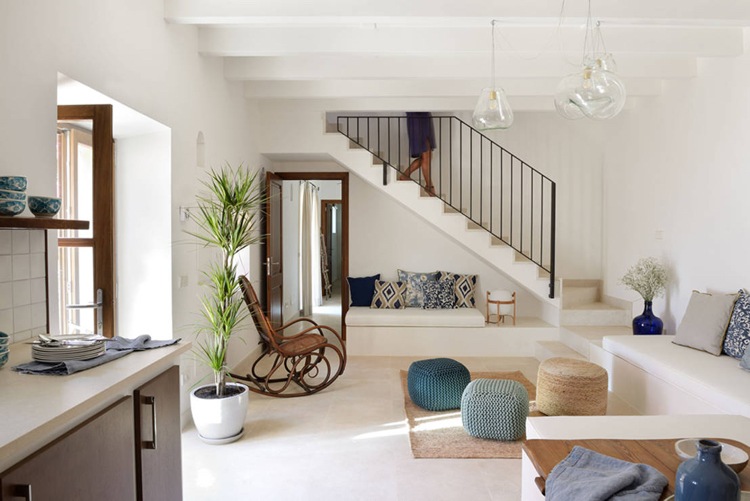 Aménagement sous escalier –idées pour utiliser au mieux l'espace Entrée Créatif Banquette