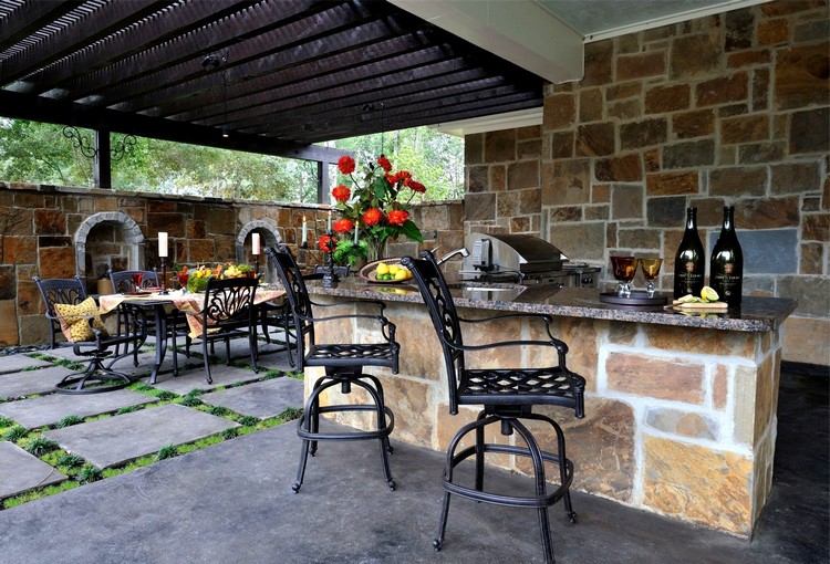 aménagement-jardin-extérieur-cuisine-extérieure-table-bar-pierre