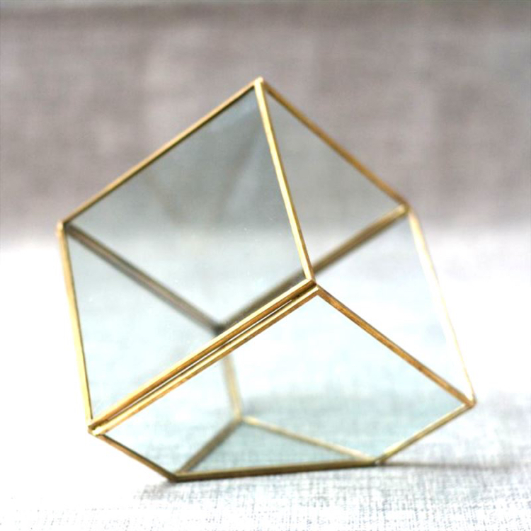 boîte vitrine -verre-laiton-design-cubique-Etsy-Janisilveris-Design 1