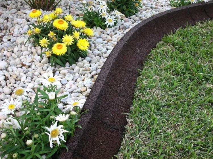 bordure de pelouse -caoutchouc-moderne-parterre-fleurs-cailloux