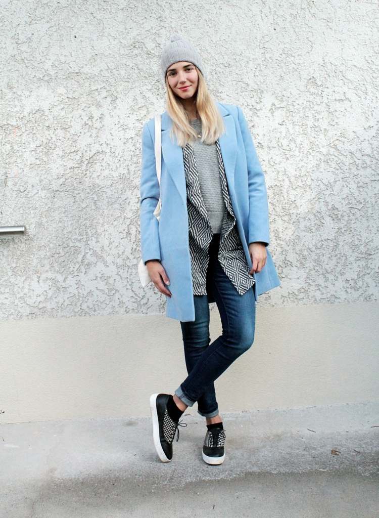 chaussures-vegan-baskets-tenue-décontractée-veste-bleu