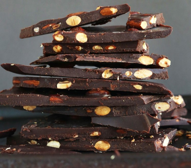 chocolat végétalien -fait-maison-amandes-concassées