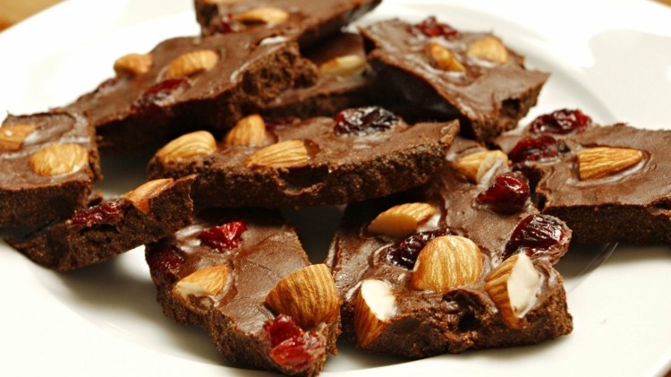 chocolat végétalien -tablette-chocolat-amandes-fruits-séchés-recette-saine