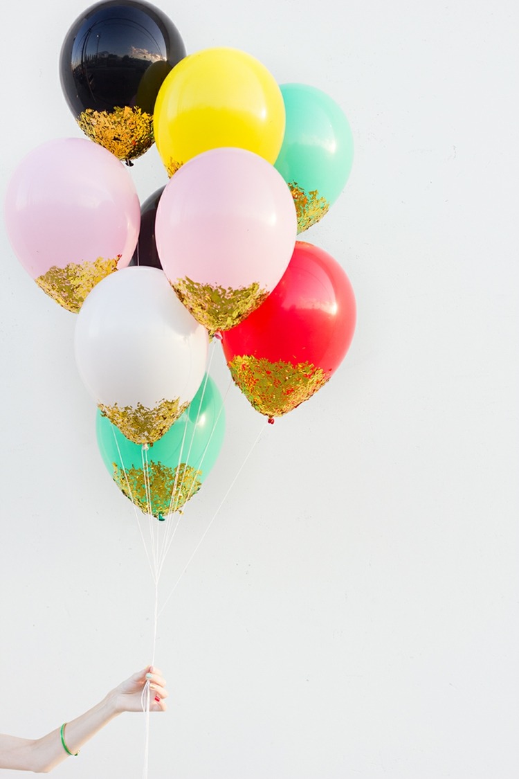 décoration garden party -ballons-multicolores-confettis-dorés