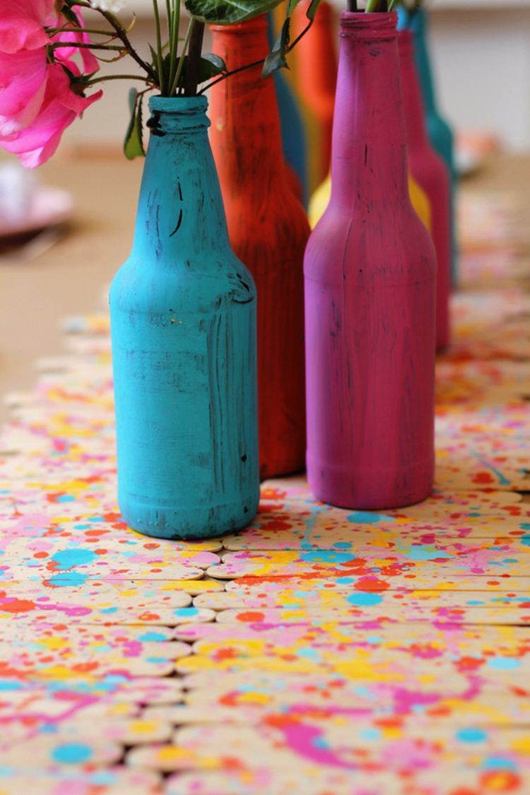 décoration garden party -chemin-table-bâtonnets-décorés-peinture-acrylique