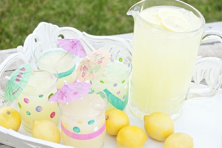 décoration garden party -verres-limonade-déco-peinture-acrylique
