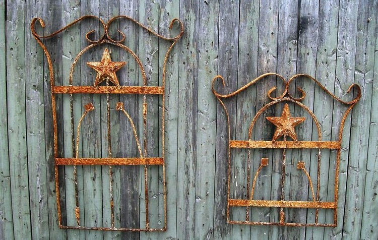décoration-mur-extérieur-clôture-objets-récup