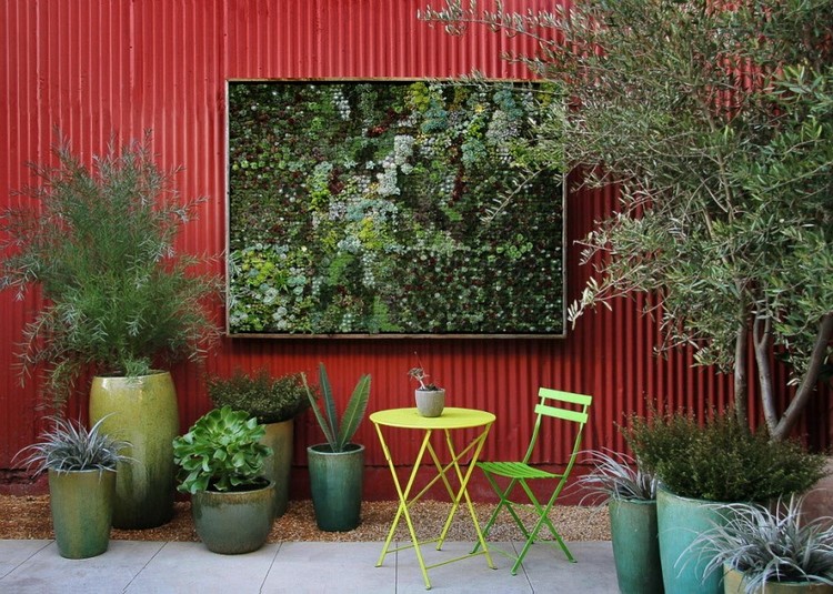 décoration-mur-extérieur-tableau-végétal-meubles-métal