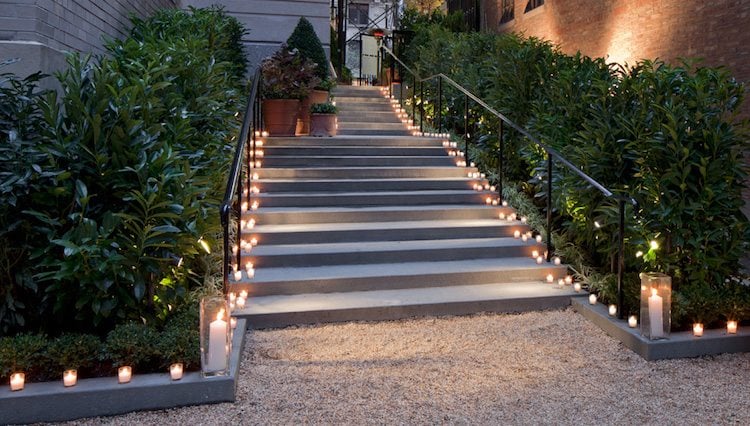 escalier de jardin béton-idées-déco-romantique-éclairage