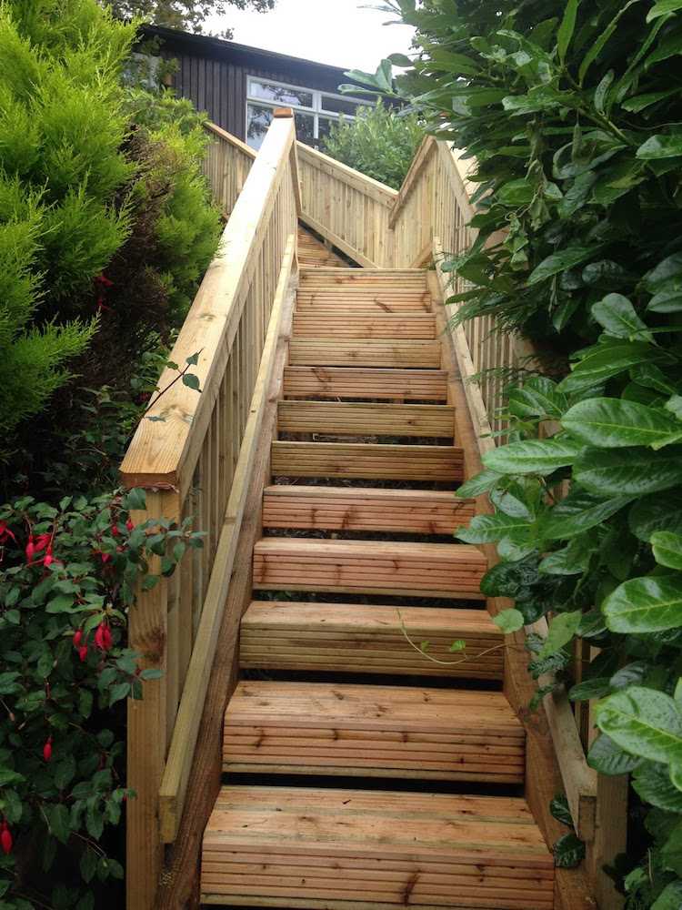 escalier-jardin-peirre-bois-main-courante-bois
