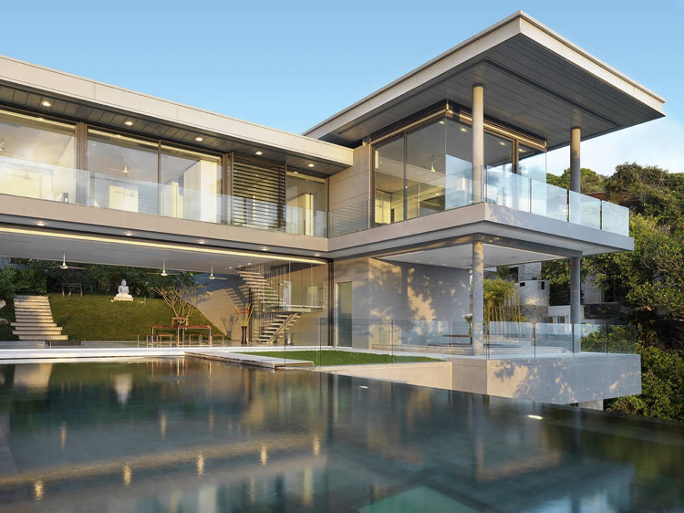 fenêtre panoramique -piscine-débordement-architecture-moderne