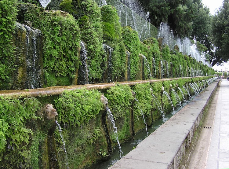 fontaine-murale-jardin-jets-eau-mur-végétalisé-Tivoli-Italie