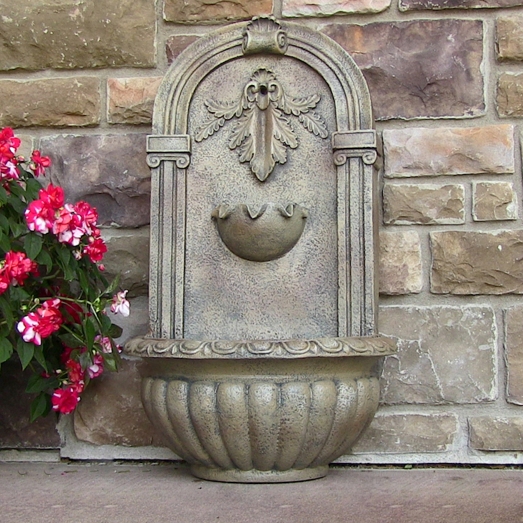 fontaine murale de jardin résine-finition-pierre-ancienne