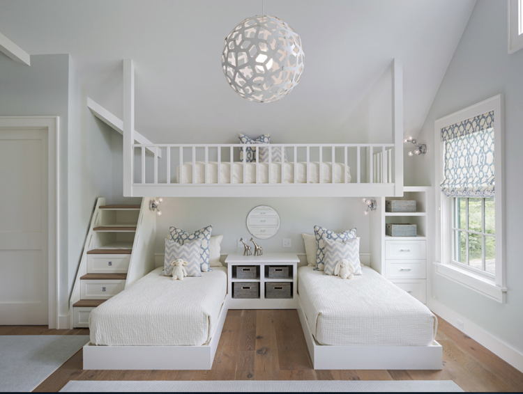 intérieur blanc et bois -chambre-deux-enfants-mobilier-blanc-parquet-bois-massif