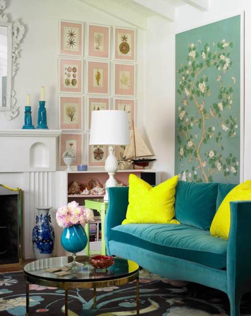 meubles-déco-petit-salon-canapé-vert-pétrole-coussins-jaune-fluo