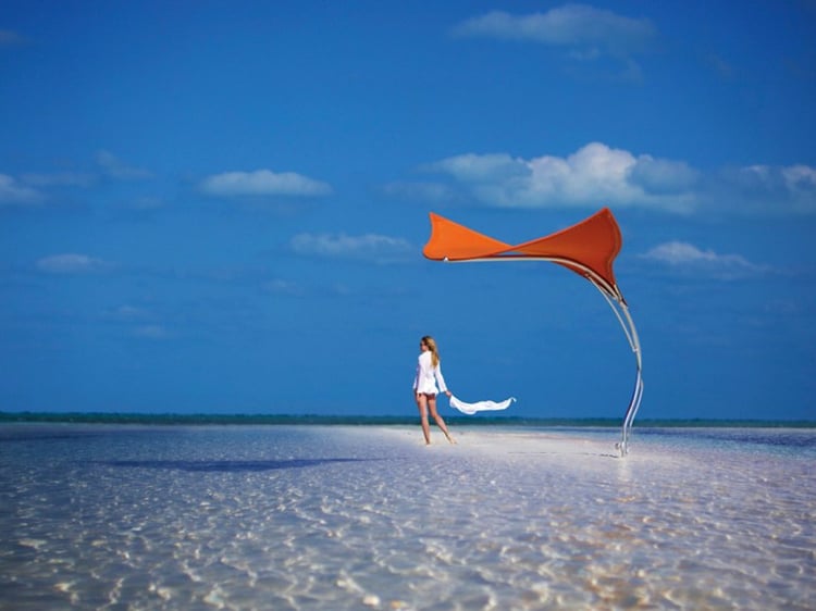 parasol design -voile-ombrage-moderne-autoportante-partie-ombrante-tissu-orange-STINGRAY - TUUCI