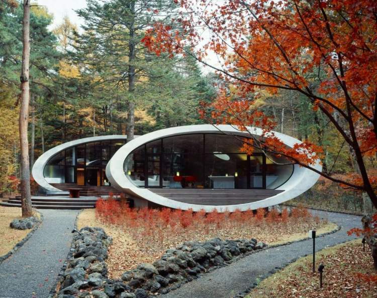 puits-lumière-parement-béton-maison-ovale-japon