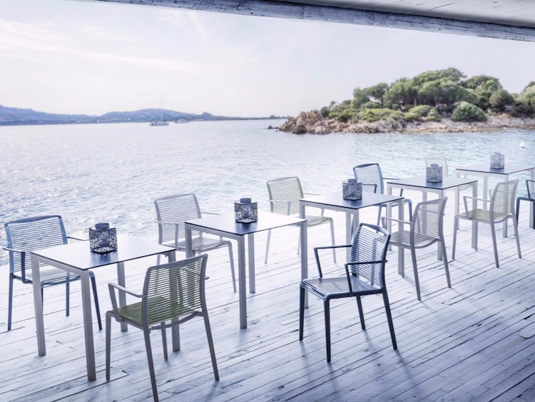 table et chaise de jardin pratiques-Claro-technopolymère-GABER-design-Eurolinea