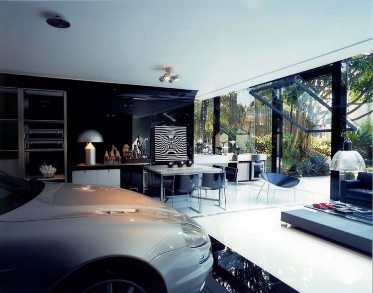 aménagement-garage-moderne-plafond-blanc-sol-blanc
