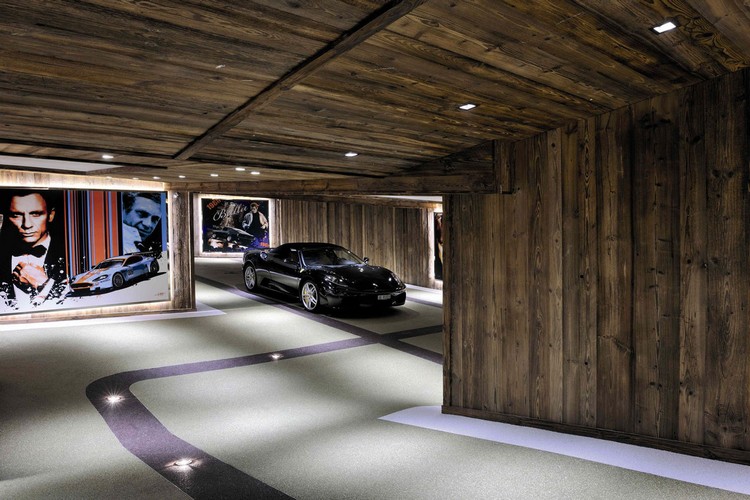 aménagement-garage-moderne-plafond-bois-lambris-bois-piste