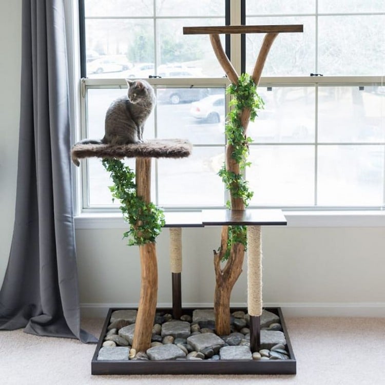 arbre à chat design décoré-mousse-pierres-déco