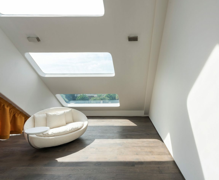 architecture-forme-bateau-croisière-toit-pente-fauteuil-design