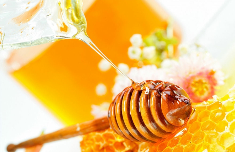 astuces-cuisine-trucs-utiles-liquifier-nouveau-miel-durci