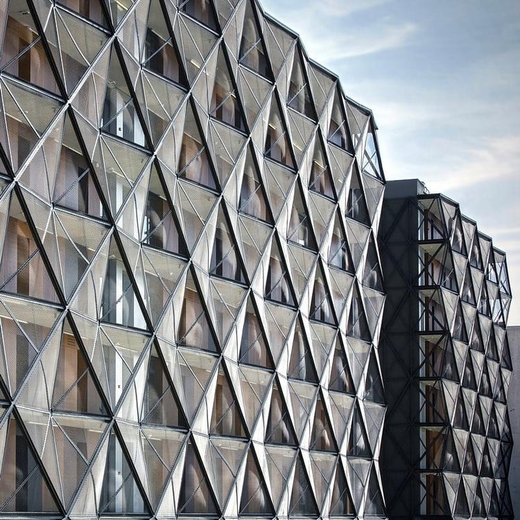 bardage-façade-bureaux-gémétriques-motifs